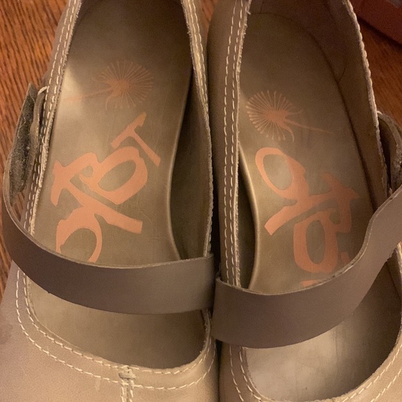 Shoes - Picture 2 of 4